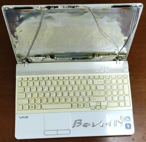 LAPTOP-SONY-VAIO-PCG-71211M-2