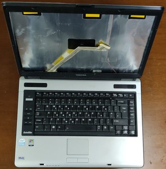 LAPTOP-TOSHIBA-SATELLITE-A100-036-2
