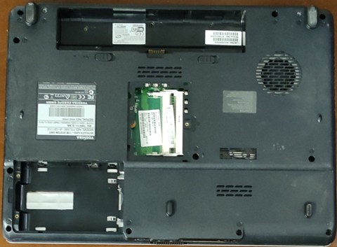 LAPTOP-TOSHIBA-SATELLITE-L300-11M-3