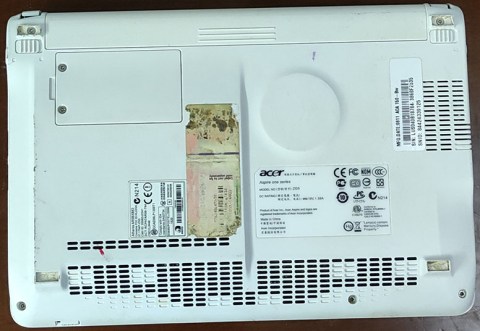 NETBOOK-ACER-ASPIRE-ONE-ZG5-3