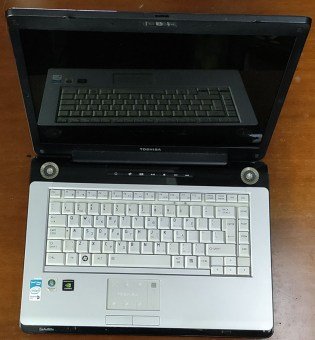 LAPTOP-TOSHIBA-SATELLITE-A200-1AE-2