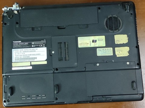 LAPTOP-TOSHIBA-SATELLITE-A200-1AE-3